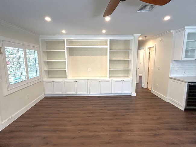 Building Photo - 247 W Woodland Oaks Dr