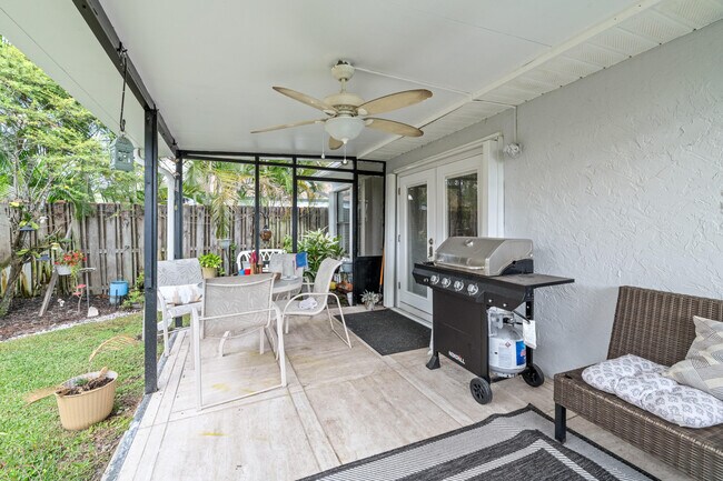 Building Photo - 1599 Bayridge Pl