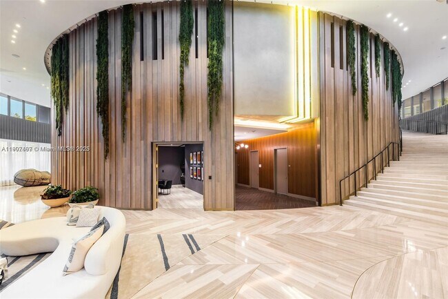 Primary Photo - 2831 S Bayshore Dr