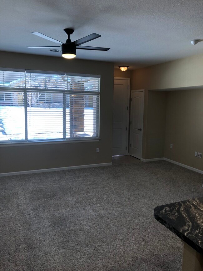 Building Photo - Stunning Condo in Palomino Park