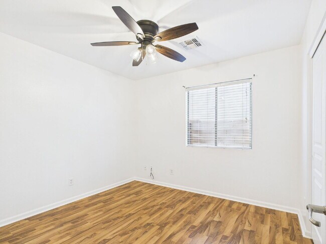 Building Photo - Heartland Ranch Gem