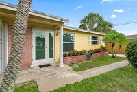 Building Photo - 206 Anglers Cir