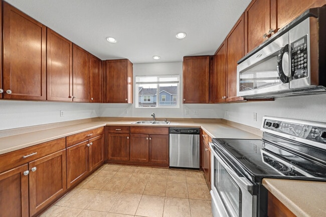 Building Photo - 5772 Ceylon St