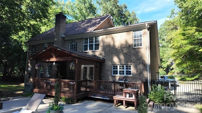 Building Photo - 410 Farm Branch Dr