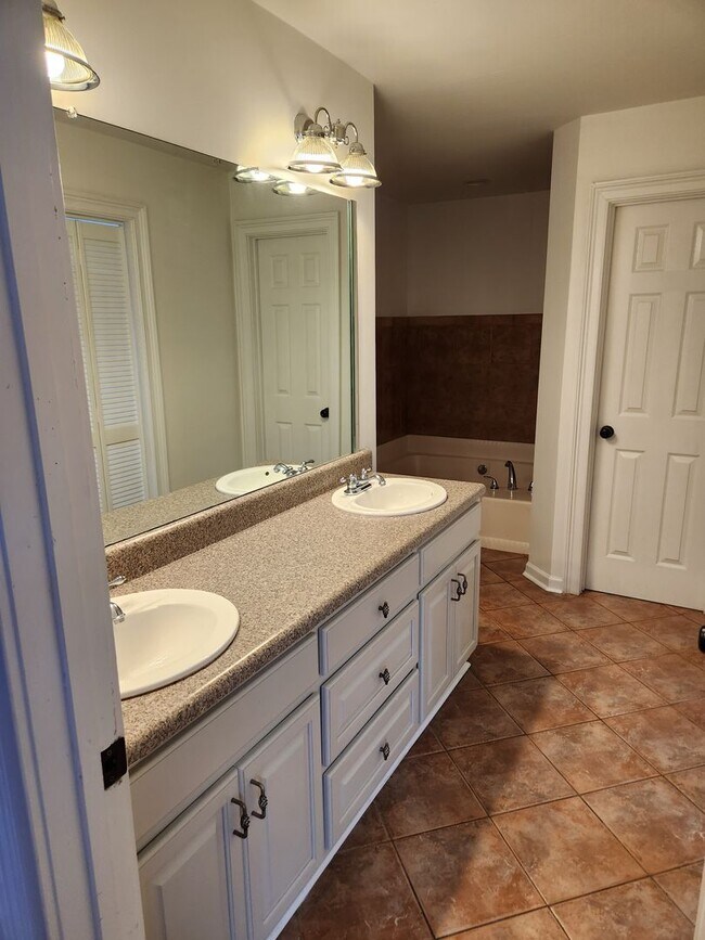 Building Photo - Newly Remodeled City of South Fulton Single Family