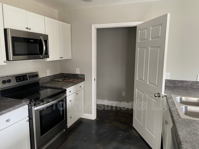 Building Photo - 65 McMurtry Rd