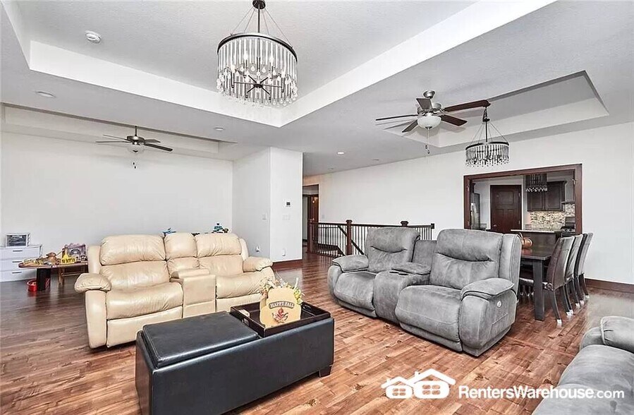 Building Photo - 254 S 91st St