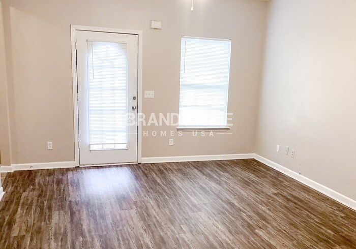 Building Photo - 395 Haverhill Ln