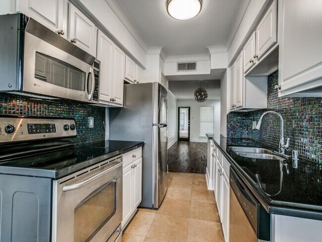 Building Photo - Remodeled Central Dallas Condo
