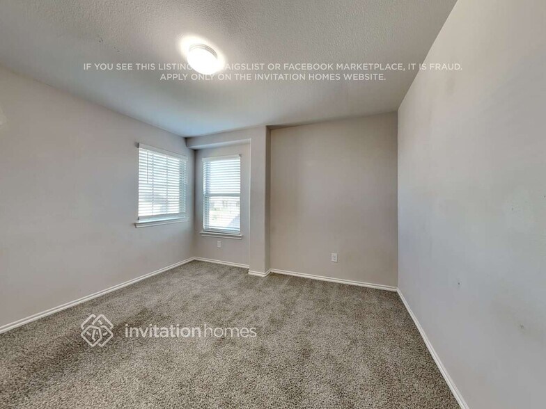 Building Photo - 800 Alton Dr