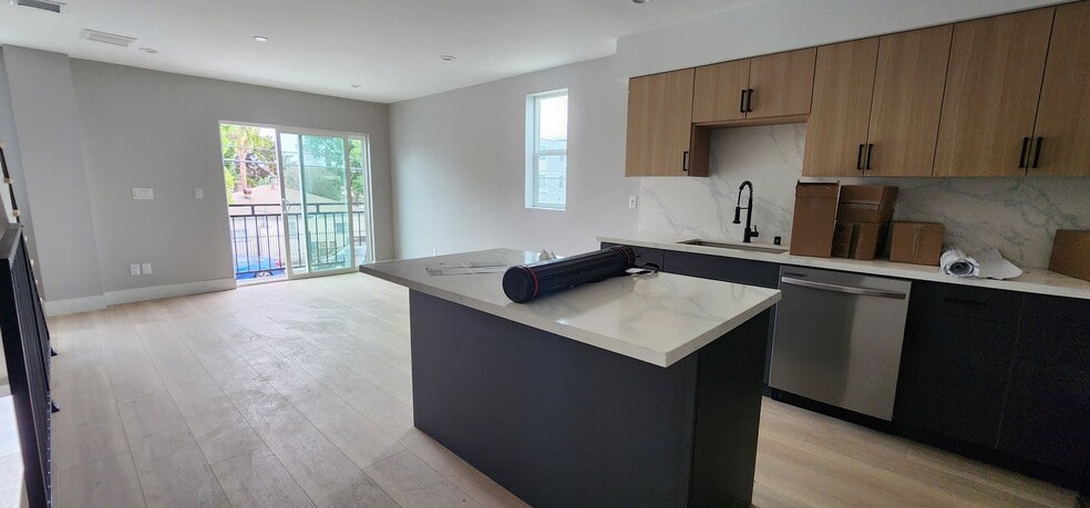 Building Photo - 5729 Klump Ave