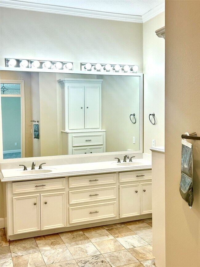 Building Photo - 807 Kipp Ave