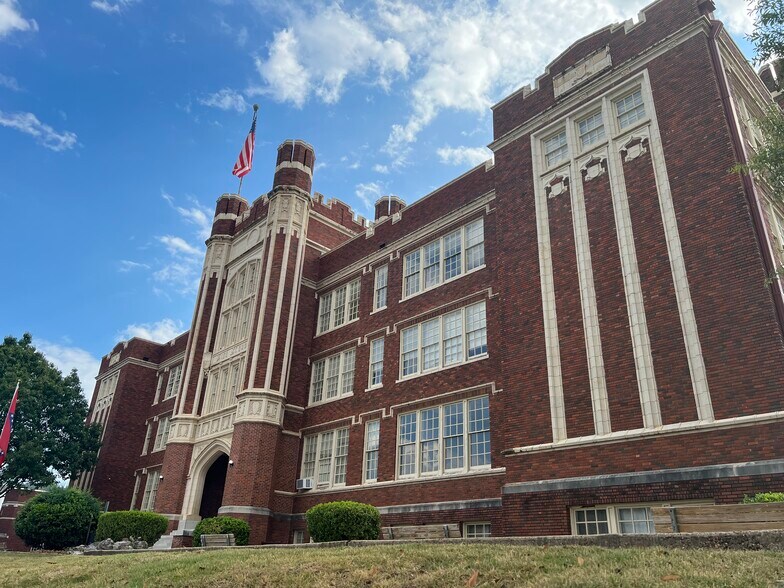 Hot Springs High School Lofts 125 Oak St Hot Springs AR 71901