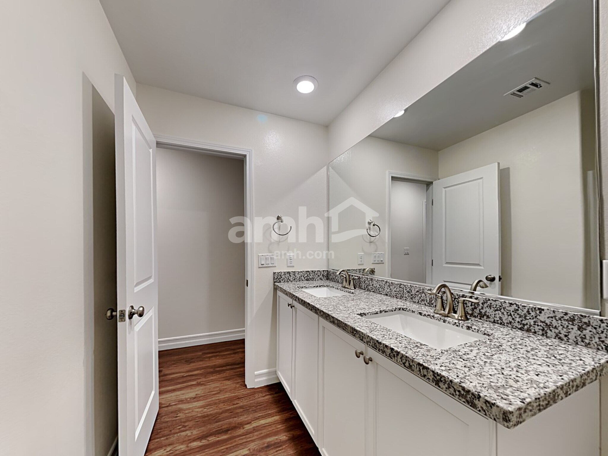 Building Photo - 5803 Petronius St