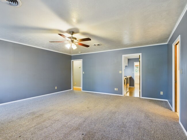 Building Photo - Charming 3-Bed Oasis with Fireplace & Hard...