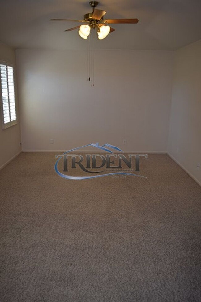 Building Photo - 4 bedroom, 3 bath house with den/office