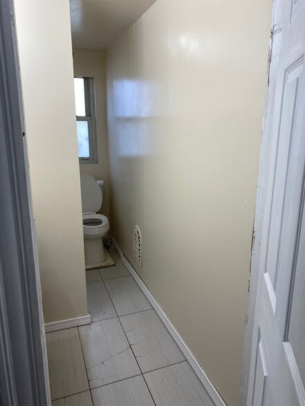 Building Photo - 127 Selye Terrace