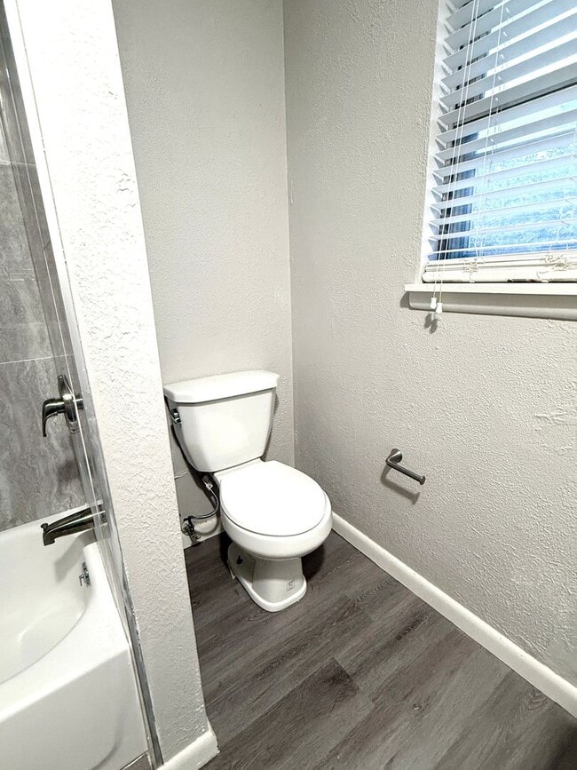 Building Photo - Updated 3 bedroom Near SWOSU $1.200/month