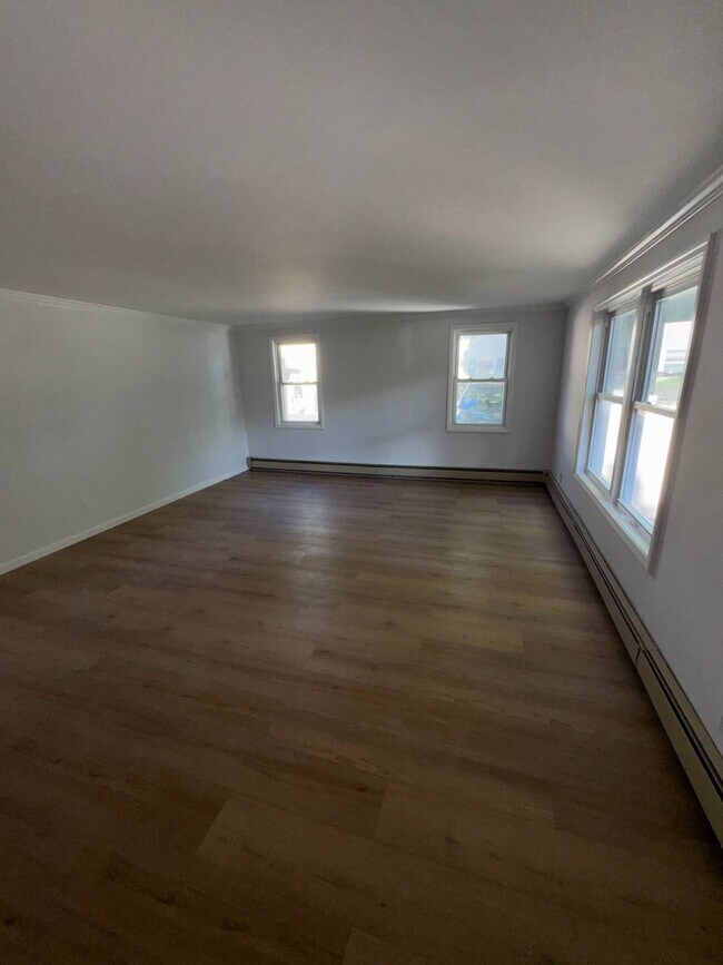 Building Photo - 80 Cedarhurst Ave