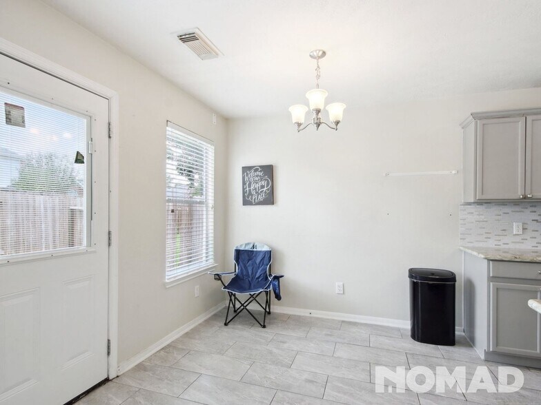 Building Photo - 14119 Maximos Dr