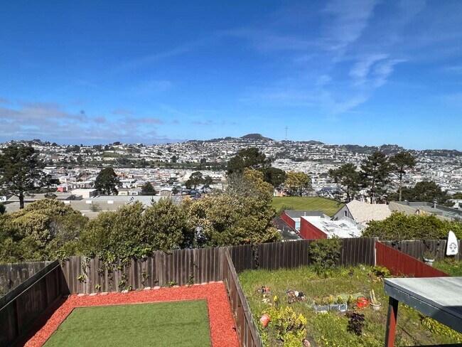 Building Photo - "Charming Urban Retreat: Cozy 1-Bedroom Haven in Daly City!"