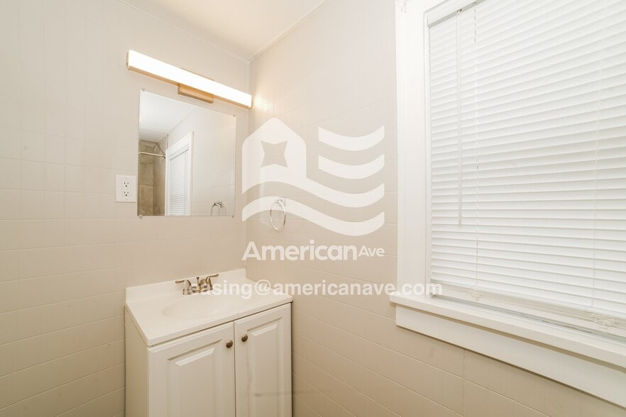 Building Photo - 306 Eldridge St