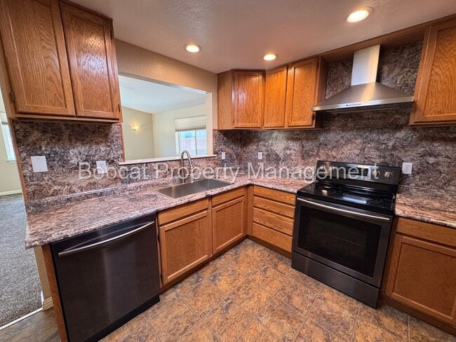 Building Photo - 3 Bed, 2 Bath, Home Located in Gardnerville