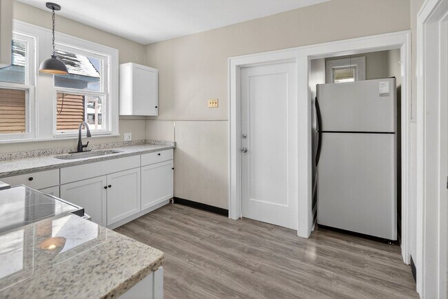 Building Photo - 93 Homestead Ave