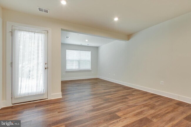 Building Photo - 2546 Buckthorn Dr