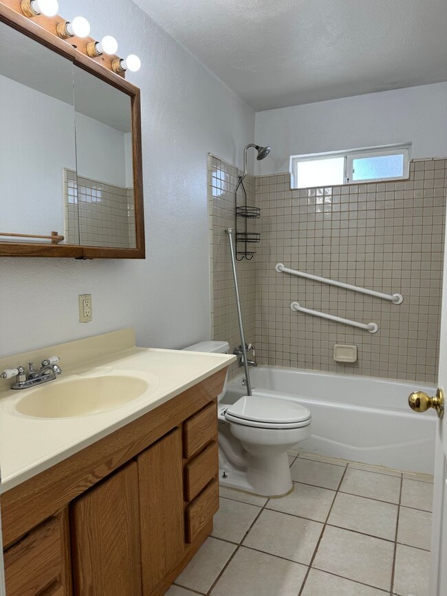 Building Photo - Home on 1 acre lot with above ground pool