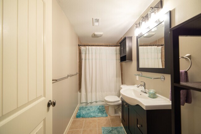Building Photo - 5 Bedroom, 3 Bathroom house with completed...