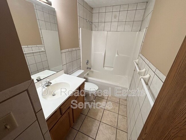 Building Photo - 983 Pom Ct