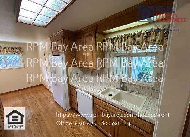 Building Photo - Spacious and Classic Home in Sunnyvale 3BD...