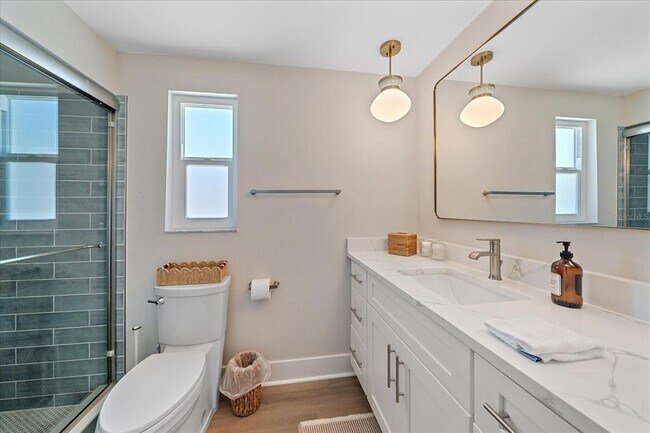 Building Photo - 914 Spanish Dr S