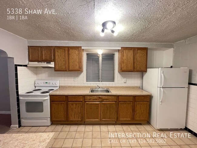 Building Photo - Spacious 1 Bedroom on The Hill, Easy Walki...