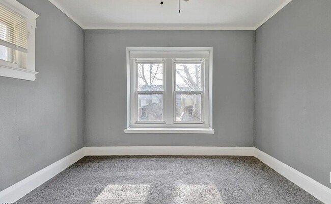 Building Photo - Newly Remodeled Home Available Now!