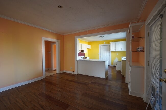 Building Photo - 606 W Tunstall St