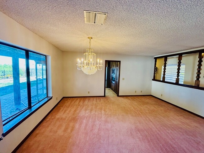 Building Photo - 527 Westlake Dr