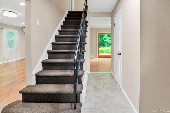 Building Photo - 40 Seabrook Ln