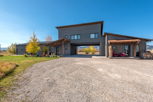 Building Photo - 5420 S 2000 W