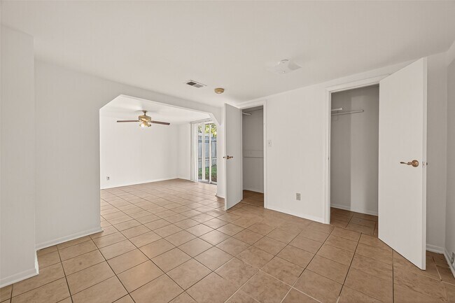 Building Photo - 6426 Mobud Dr