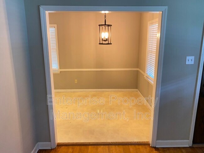 Building Photo - 1623 Delmont Rd