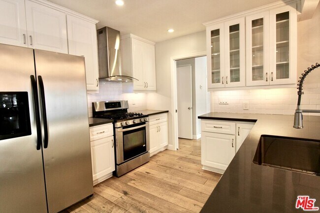 Building Photo - 5415 Coldwater Canyon Ave