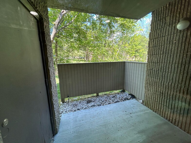 Building Photo - 6001 Majors Ln