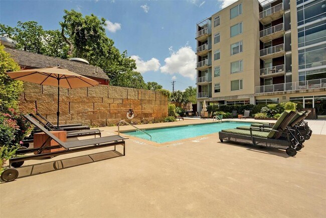 Building Photo - 210 Lee Barton Dr