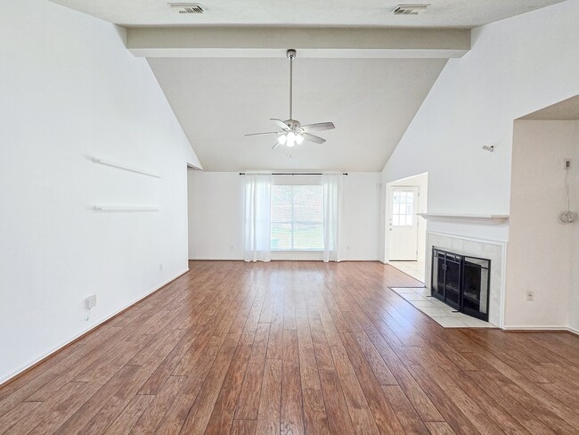 Building Photo - 12230 Cypress Shores Dr