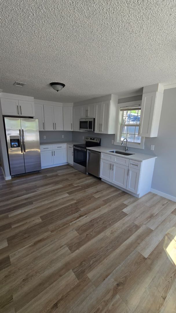 Building Photo - Updated South St. Petersburg Home – Comfortable Living in a Convenient Location! 4bed|2bath