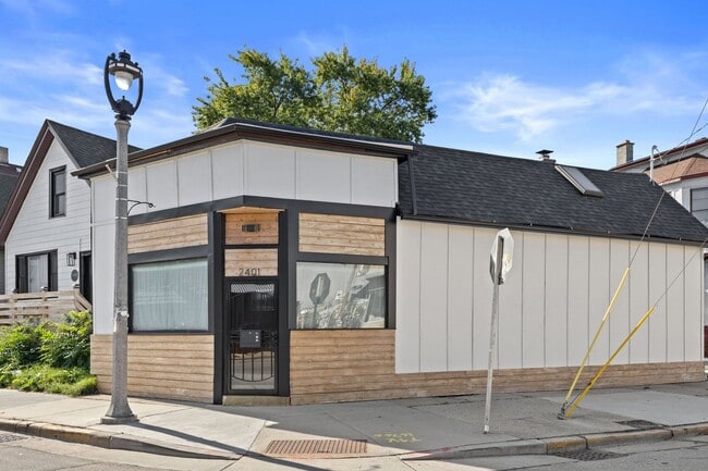 Building Photo - Modern 1-Bedroom Loft in Bay View – Updated Single Family Home with Parking!