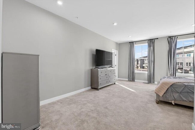 Building Photo - 100 Lawndale Dr