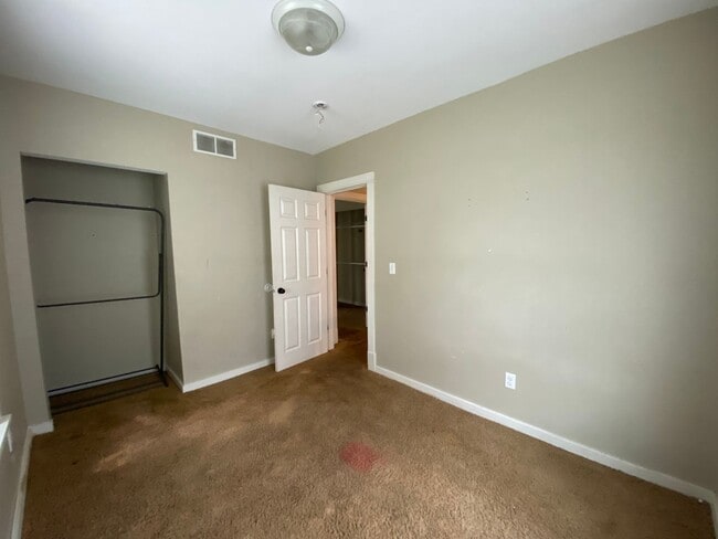 Building Photo - 923 Russel St - 3/Bed 1.5/Bath located in the Edison neighborhood